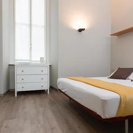 Da Laura - Center - M1 Station *