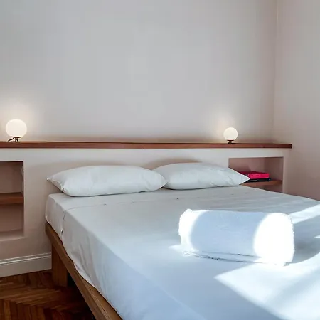 Isola Trendy Retreat - Large Flat,