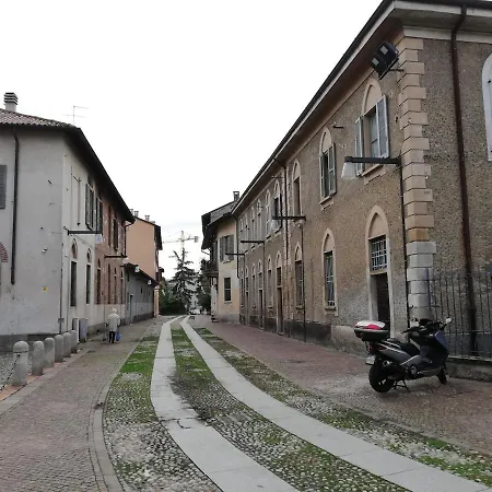 Cozy In A Secret Corner Of Milan