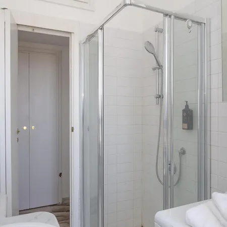 Skyline View Biancamano 1 Bdr With Balcony By Rentopolis Lejlighed