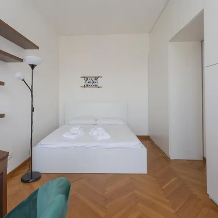 Skyline View Biancamano 1 Bdr With Balcony By Rentopolis Apartment *