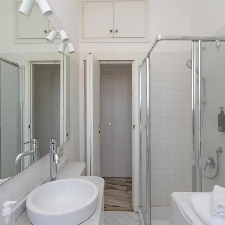 Skyline View Biancamano 1 Bdr With Balcony By Rentopolis * Mailand