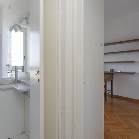 Skyline View Biancamano 1 Bdr With Balcony By Rentopolis * Milano