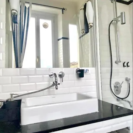 Ampio E Luminoso Bilocale Nel Centro Di 아파트