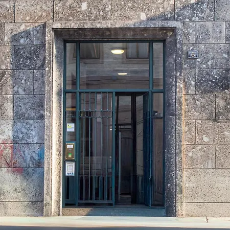 Cool And Big Duomo - White דירה