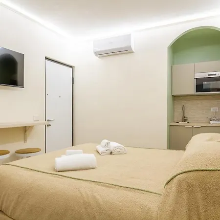 Petite - Design & Comfort * Milano