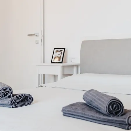 アパート Casa Aurora San Siro Free Garage&wi-fi ミラノ