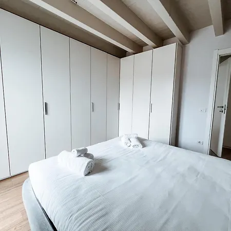 Garden Penthouse - Large & Trendy Flat, *