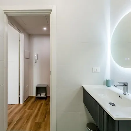 Bright Elegant Flat With Balcony, Portello Daire *