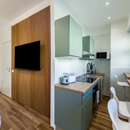 Bright Elegant Flat With Balcony, Portello Daire
