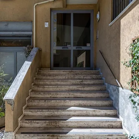 Bright Elegant Flat With Balcony, Portello Daire
