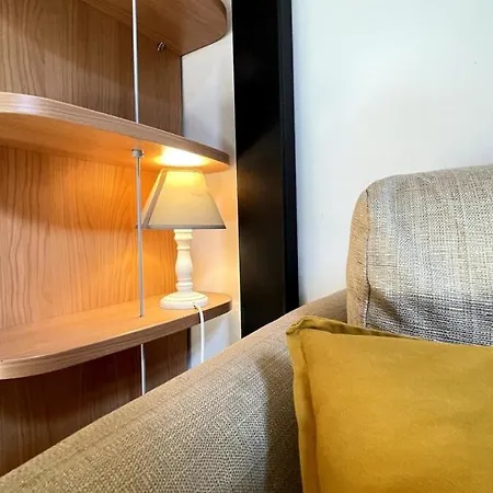 Stylish Duplex On Two Levels 15 Mins From Duomo Апартаменты