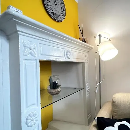 Stylish Duplex On Two Levels 15 Mins From Duomo *