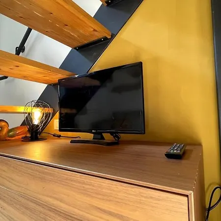 Апартаменты Stylish Duplex On Two Levels 15 Mins From Duomo *