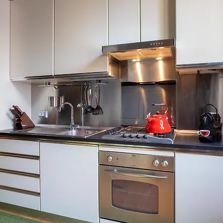 10 Min To Porta Venezia شقة *