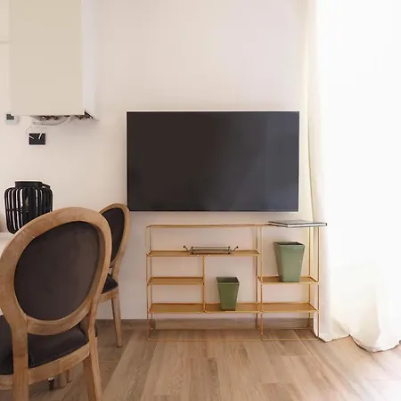 54 - Boutique Near Metro *