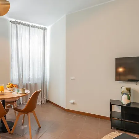 Bazzi, 49 - Bocconi Apartament