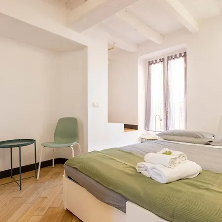 15th-century Apt, City-mxp Train * Milán