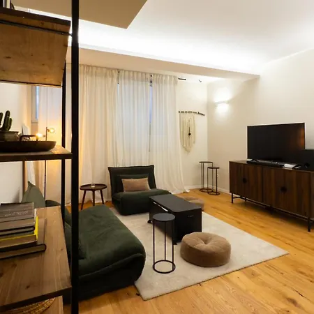 Daire Modern Flat - Via De Sanctis 61 Metro & Wifi *