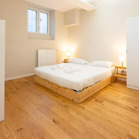 Modern Flat - Via De Sanctis 61 Metro & Wifi Daire Milano