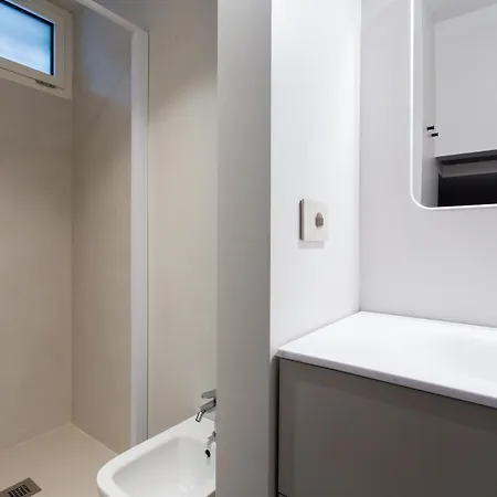 Naitly Dergano * ميلان