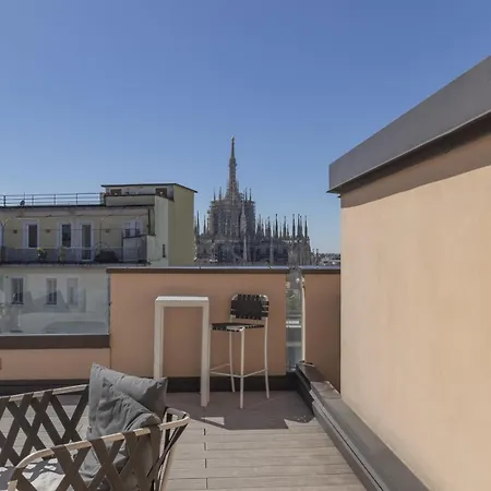 Lägenhet San Babila Tower With Panoramic Terrace Overlooking Duomo By Rentopolis *
