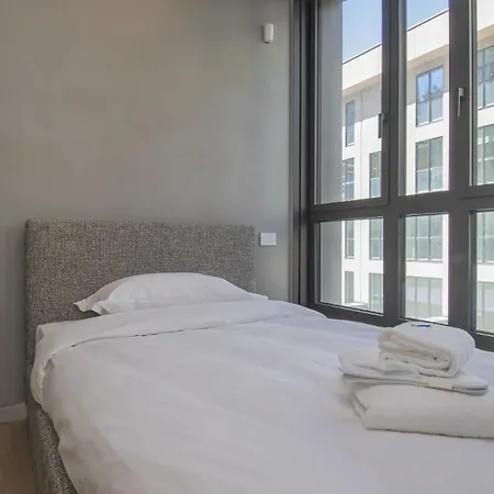 San Babila Tower With Panoramic Terrace Overlooking Duomo By Rentopolis *