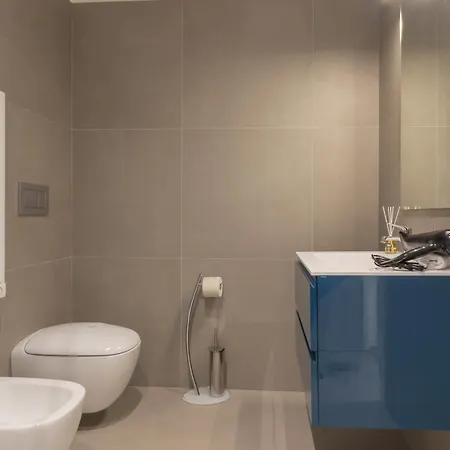 Lägenhet San Babila Tower With Panoramic Terrace Overlooking Duomo By Rentopolis