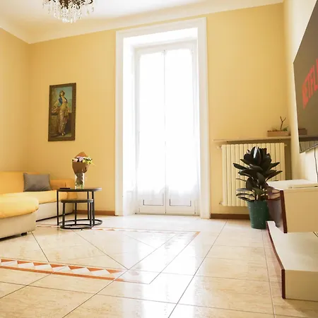 Wonderful Downtown Apartment-hd Netflix, King-size Bed, Two Minutes' Walk From Metro Daire