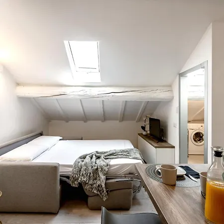 아파트 Stayeasy Corso 9 - Attic 밀라노