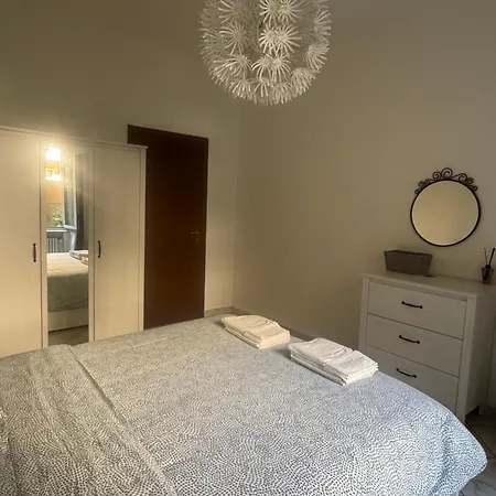 In Elegant Close To The Center