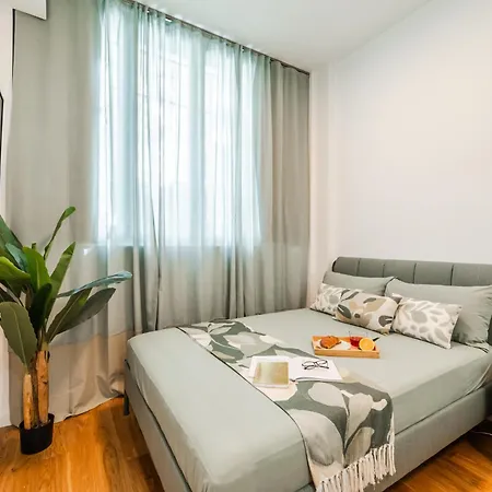 The Golden Retreat - San Babila Duomo *