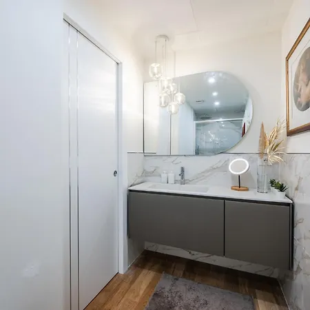 The Golden Retreat - San Babila Duomo Apartment