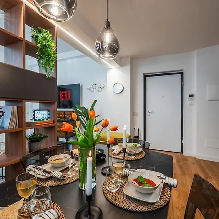 Apartment The Golden Retreat - San Babila Duomo Milan