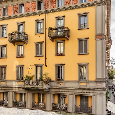 아파트 Design Penthouse In Porta Venezia *