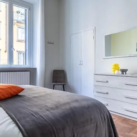 Design Penthouse In Porta Venezia 아파트 *