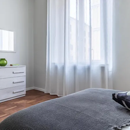 아파트 Design Penthouse In Porta Venezia *