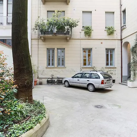 The Rent - Characterful Two-bedroom Flat Steps From Palestro 米兰