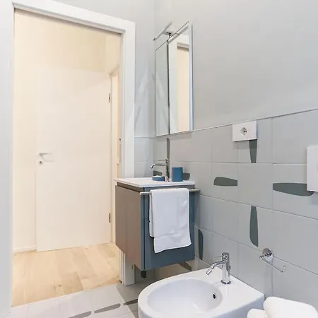 The Rent - Characterful Two-bedroom Flat Steps From Palestro