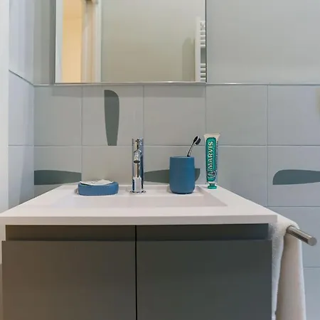 The Rent - Characterful Two-bedroom Flat Steps From Palestro