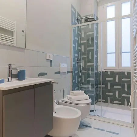 The Rent - Characterful Two-bedroom Flat Steps From Palestro Apartament *