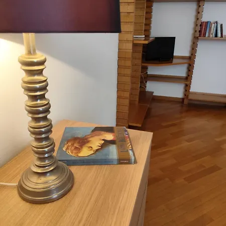 Costanza In Giallo Apartamento Milão