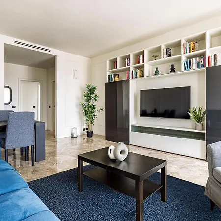 Apartamento Ampio Trilocale Panoramico Ad Arco Della Pace Milão
