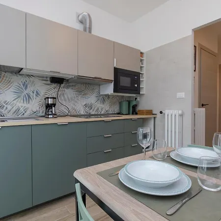 Metro Line 1 Free Parking