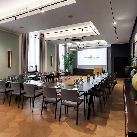 Radisson Collection Hotel, Palazzo Touring Club 5* Milano