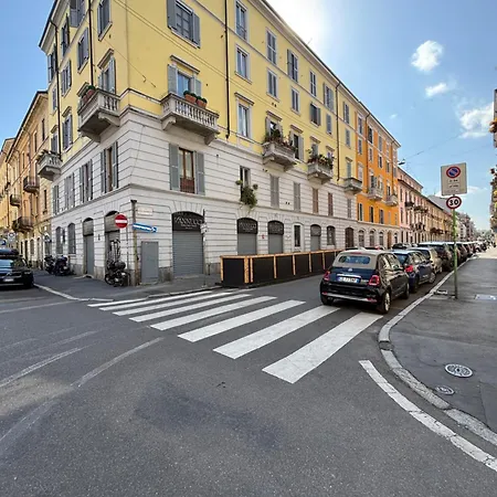 La Vecchia Milano-les Nubles Vannucci - Il Ballatoio E Il Cortile *