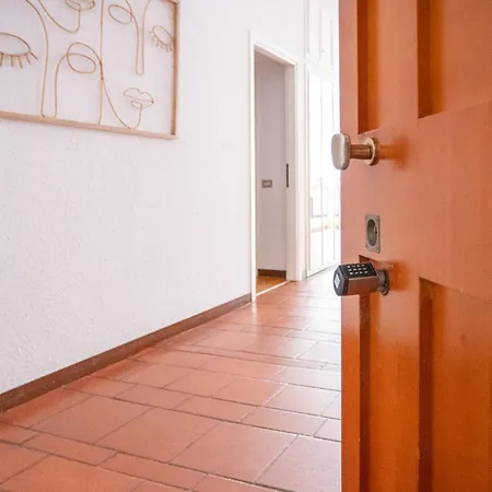 Ampio Ed Elegante - 2 E 2 Bagni Апартаменты *