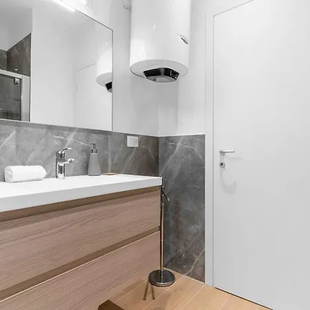 Vitruvio Palace - La Vista Apartment