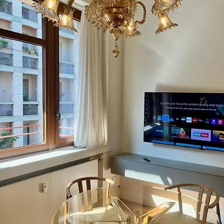 Morozzo1939 - An Authentic Milanese Home, Near Duomo アパート ミラノ