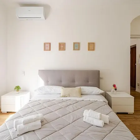 - A Pochi Passi Dalla Stazione Apartmán *